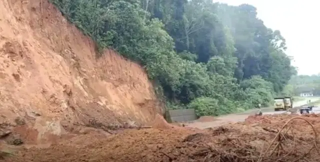 Landslide Disrupts Traffic on Bengaluru–Mangaluru Highway Amid Heavy Rain..!