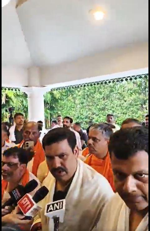 ಧರ್ಮಸ್ಥಳ ಕ್ಷೇತ್ರದ ಪರ ನಿಂತ ರಾಜ್ಯ ಬಿಜೆಪಿ – ಶ್ರೀಕ್ಷೇತ್ರ ದೇವಸ್ಥಾನಕ್ಕೆ  ವಿಜಯೇಂದ್ರ & ಟೀಂ