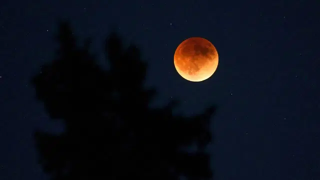 Rahu-Grasta Lunar Eclipse 2025: Visibility in India and Guidelines for Religious Observances ..!