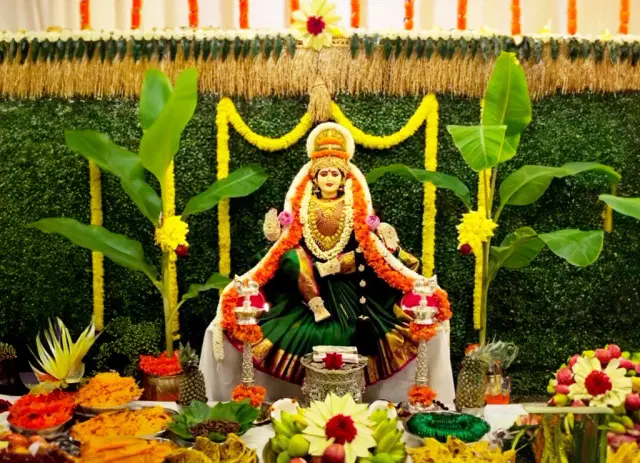 ವರಮಹಾಲಕ್ಷ್ಮೀ ಹಬ್ಬದ ಮಹತ್ವ : ಇಲ್ಲಿದೆ ಸಂಪೂರ್ಣ ಮಾಹಿತಿ..!