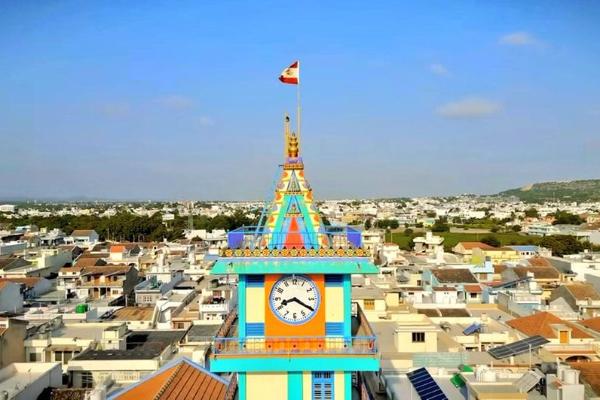 ಇಲ್ಲಿದೆ ಭಾರತದ ಅತ್ಯಂತ ಶ್ರೀಮಂತ ಗ್ರಾಮ: ಪ್ರತಿಯೊಬ್ಬರು ಕೋಟ್ಯಾಧಿಪತಿ, ₹5,000 ಕೋಟಿಗೂ ಹೆಚ್ಚು ಬ್ಯಾಂಕ್ ಠೇವಣಿ..!