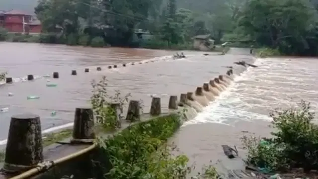 Heavy Rainfall Disrupts Life in Raichur: District Collector’s Office Road Submerged..!