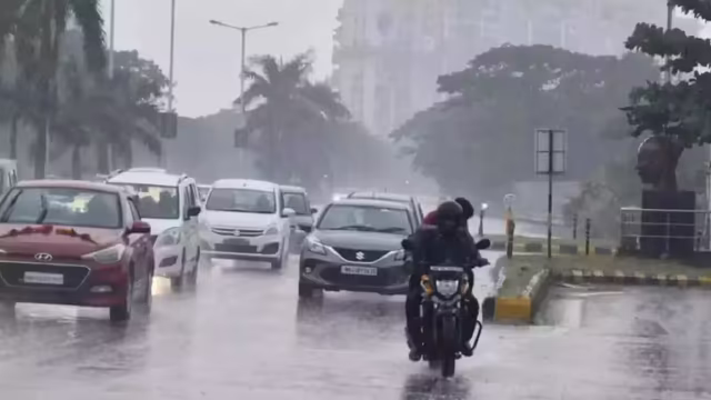 Karnataka Braces for Heavy Rainfall Until August 16: IMD Issues Red and Yellow Alerts..!