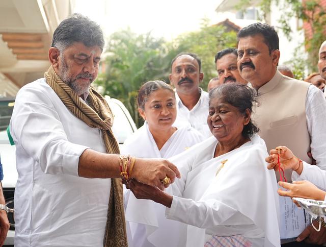  Kumarapark Brahma Kumaris Celebrate Raksha Bandhan with D.K. Shivakumar, Promoting Spiritual Bonding