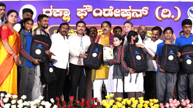 “ರಕ್ಷಾ ಫೌಂಡೇಷನ್”ನ ಲ್ಯಾಪ್‌ಟ್ಯಾಪ್‌ ವಿತರಣಾ ಕಾರ್ಯಕ್ಕೆ ಬಿಜೆಪಿ ರಾಜ್ಯಾಧ್ಯಕ್ಷ ವಿಜಯೇಂದ್ರ ಶ್ಲಾಘನೆ..!