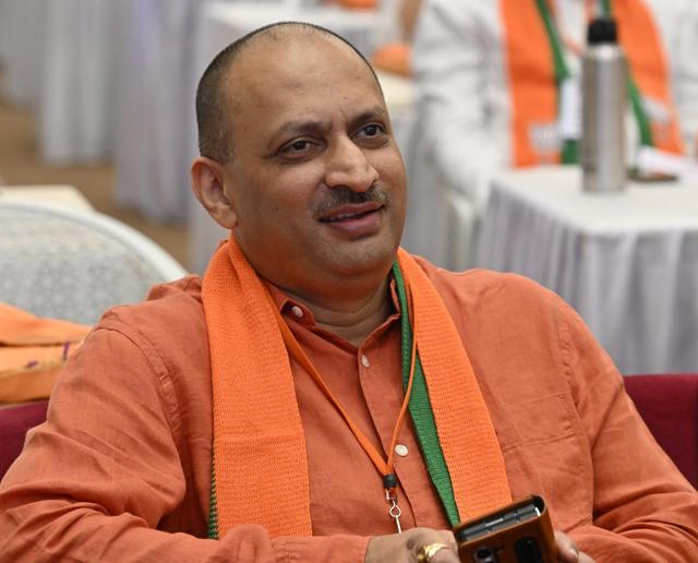 ಅನಂತ್ ಕುಮಾರ್ ಹೆಗಡೆ ಕಾರು ಅಪಘಾತ: ಡ್ರೈವರ್- ಗನ್‌ಮ್ಯಾನ್ನಿಂದ ಮತ್ತೋರ್ವ ಕಾರು ಚಾಲಕನಿಗೆ ಥಳಿತ..!
