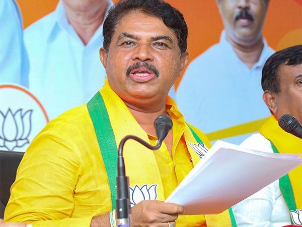 ಮಹಾರಾಷ್ಟ್ರದ ಬಗ್ಗೆ ಮೊಸಳೆ ಕಣ್ಣೀರು ಬೇಡ.. ಕರ್ನಾಟಕ ರೈತರ ಬಗ್ಗೆ ಯೋಚಿಸಿ - ರಾಹುಲ್ ಗಾಂಧಿಗೆ ಆರ್.ಅಶೋಕ್ ಮಾತಿನ ಬಿಸಿ!