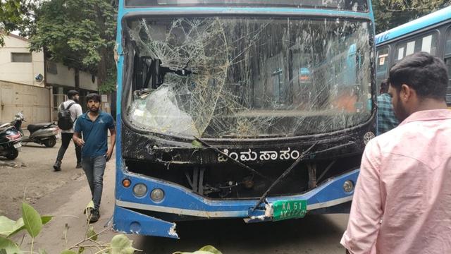 Reckless BMTC Driver Injures Five, Including a Child, in Peenya 2nd Stage – Stay Alert!