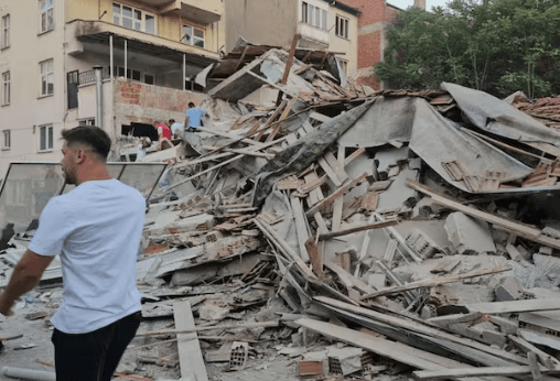 6.1 Magnitude Earthquake Hits Turkey, One Dead and Several Injured in Balikesir.!