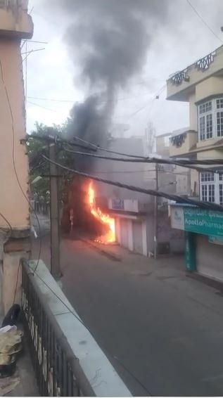 ಬೆಳ್ಳಂಬೆಳಿಗ್ಗೆ ನಗರದ ಎರೆಡು ಕಡೆ ಬೆಂಕಿ ಅವಘಡ: ಬೆಂಕಿ ನಂದಿಸುವಲ್ಲಿ ಅಗ್ನಿಶಾಮಕ ಸಿಬ್ಬಂದಿ ಯಶಸ್ವಿ