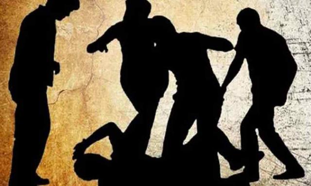 ಹಳೇ ದ್ವೇಷ.. ಅಟ್ಟಾಡಿಸಿಕೊಂಡು ಹಲ್ಲೆ ಮಾಡಿದ ಗ್ಯಾಂಗ್..!