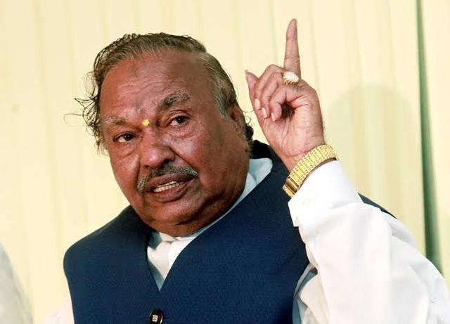 ಶ್ರೀರಂಗಪಟ್ಟಣ ಬಳಿ ಎರಡು ಟಿಪ್ಪರ್​ಗಳ ನಡುವೆ ಢಿಕ್ಕಿ, ಅದೃಷ್ಟವಶಾತ್ ಯಾವುದೇ ಪ್ರಾಣಹಾನಿಯಾಗಿಲ್ಲ.
