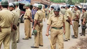 CCTV  ಯಲ್ಲಿ ಸೆರೆಯಾದ ಕೃತ್ಯ.. ರಸ್ತೆಯಲ್ಲಿ ಪೋಲಿಸರ ಚಪ್ಪಲಿ ನ್ಯಾಯ..?